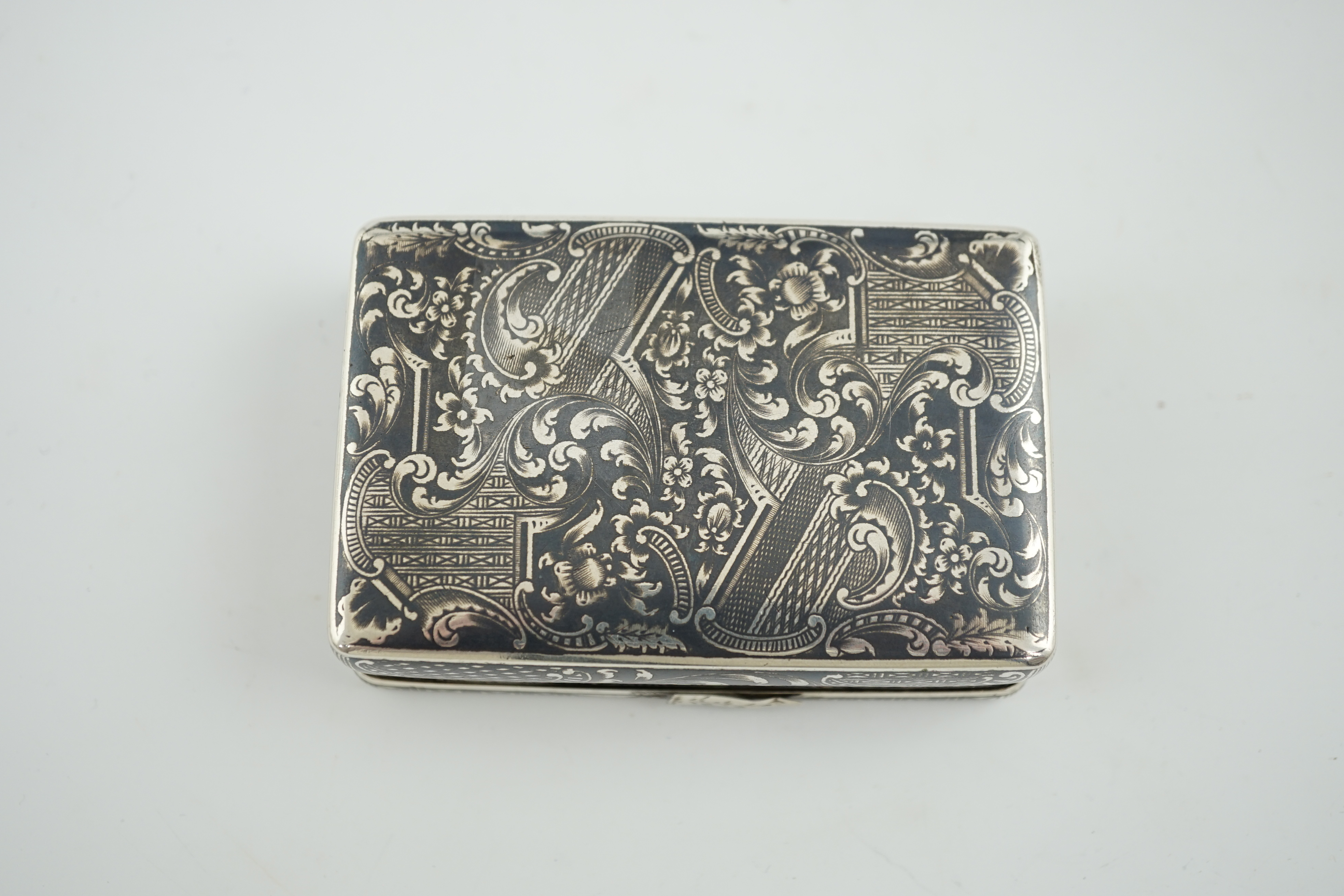 A mid 19th century Russian 84 zolotnik silver and niello snuff box